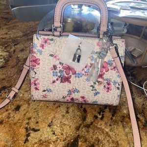 New Guess women’s pink floral logo print small mini handbag purse crossbody bag